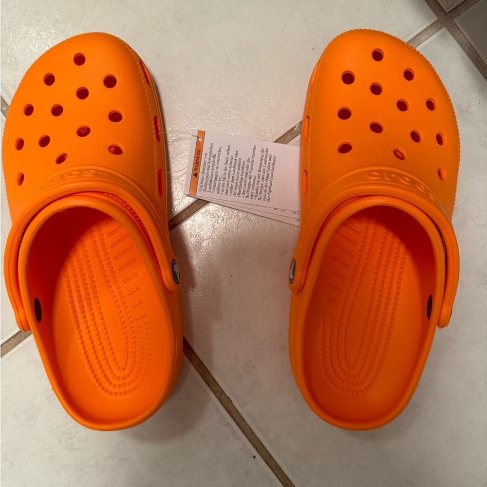 CROCS - women’s size 8